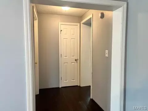 Entry Way - 218 E Jefferson St, Palmyra, MO 63461 photo 1 of 2