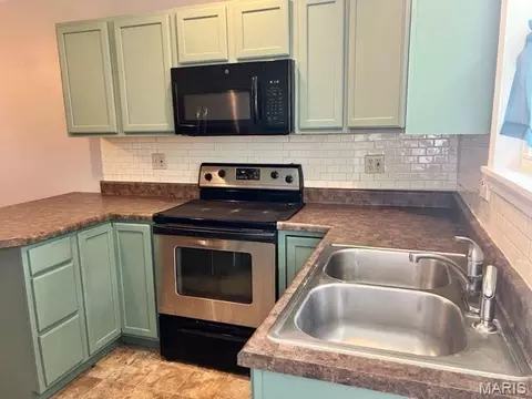 Kitchen - 218 E Jefferson St, Palmyra, MO 63461 photo 3 of 3
