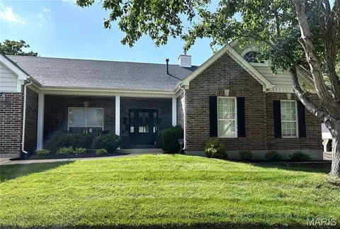573 Castle Ridge Dr, Ballwin, MO 63021