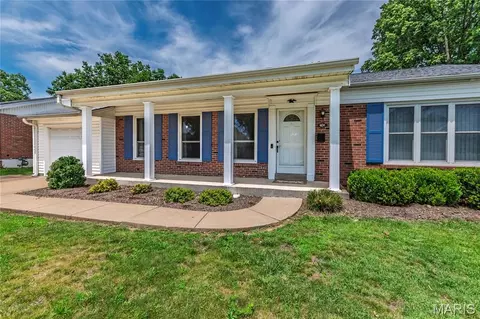 6011 Ranchwood Dr, Affton, MO 63123