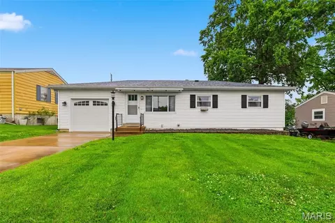 4135 Sweet Gum Dr, Saint Louis, MO 63125