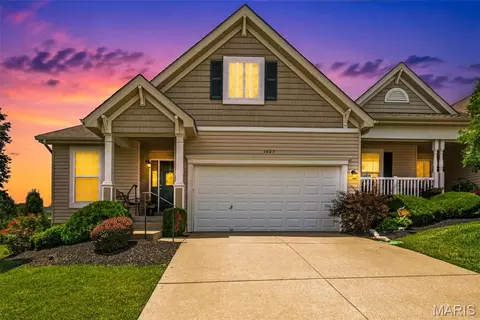 1427 Colonial Dr, Saint Charles, MO 63304