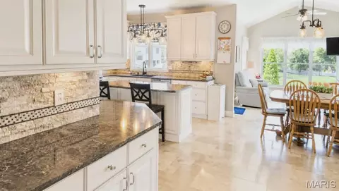 Kitchen - 535 Garrick Pl, O'fallon, MO 63368 photo 4 of 4