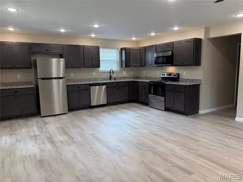 33 Cedar Dr, Pacific, MO 63069 photo 4