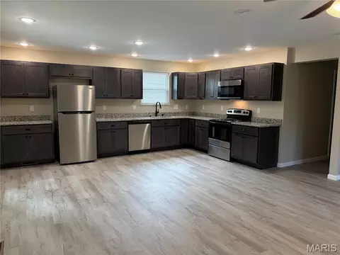 33 Cedar Dr, Pacific, MO 63069 photo 3