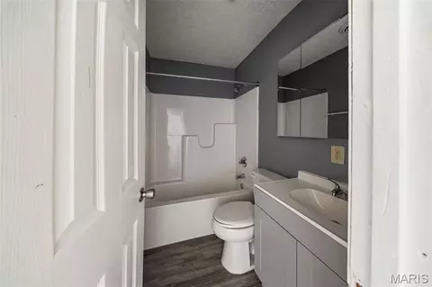 Bath - 15020 Hackney Dr, Saint Robert, MO 65584 photo 2 of 2