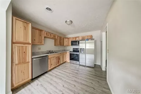 Kitchen - 15020 Hackney Dr, Saint Robert, MO 65584 photo 1 of 2