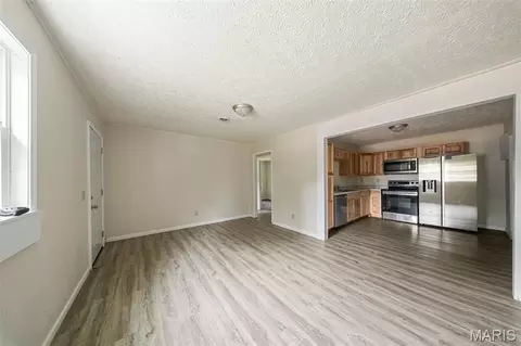 Living - 15020 Hackney Dr, Saint Robert, MO 65584 photo 3 of 3