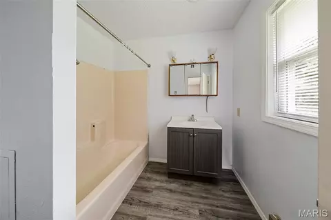 Bath - 15020 Hackney Dr, Saint Robert, MO 65584 photo 1 of 2