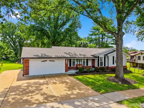 5760 Birch Hollow Dr, Saint Louis, MO 63129