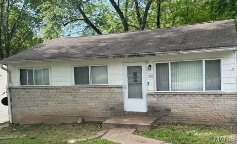 258 Becker Dr, Saint Louis, MO 63135