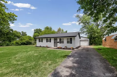23 Leonard Dr, Cahokia, IL 62206