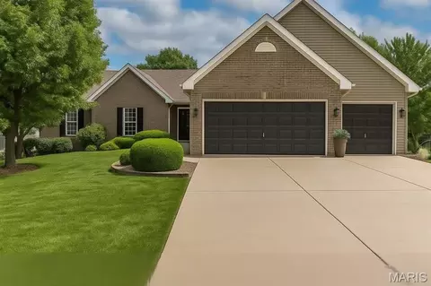 4081 Stonecroft Dr, Saint Charles, MO 63304