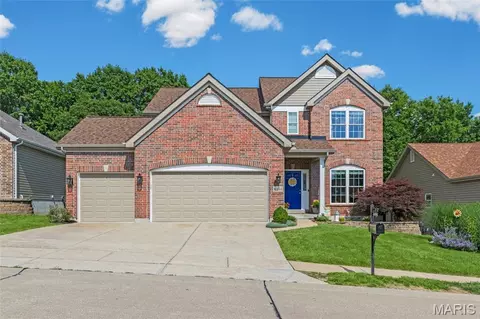 8034 Pinetop Dr, Saint Louis, MO 63129