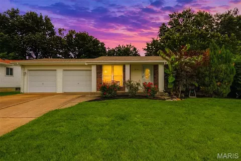 1815 Keeven Ln, Florissant, MO 63031
