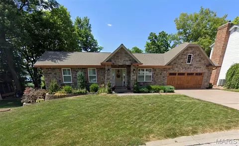 621 Woodchuck Ln, Lake Saint Louis, MO 63367