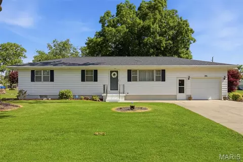 391 E Wilson St, Beckemeyer, IL 62219