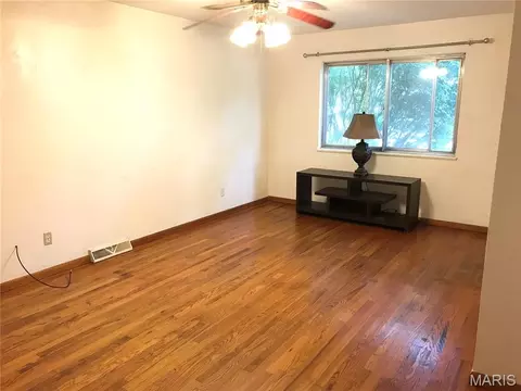 Living - 8 Redbud Ln, Rolla, MO 65401 photo 1 of 2