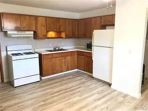 Kitchen - 8 Redbud Ln, Rolla, MO 65401 photo 2 of 2