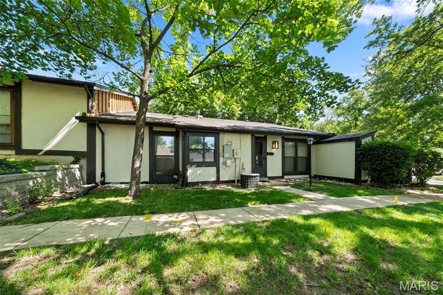 11151 Whispering Oaks Dr, Saint Louis, MO 63136