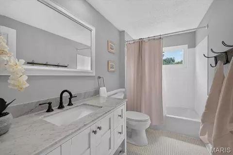 Bath - 1420 Mautenne Dr, Manchester, MO 63021 photo 2 of 2
