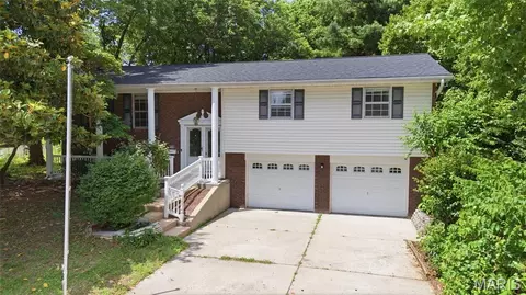 7738 Myrtlewood Dr, Belleville, IL 62223