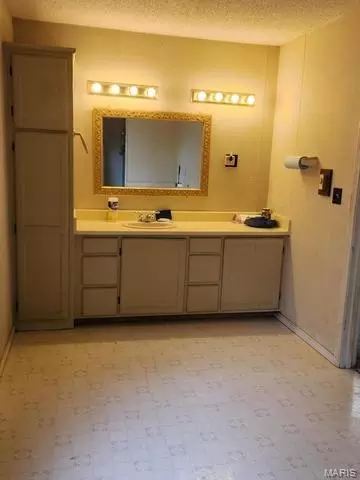 Bath - 53 Wagon Wheel Rd, Conway, MO 65632 photo 1 of 3