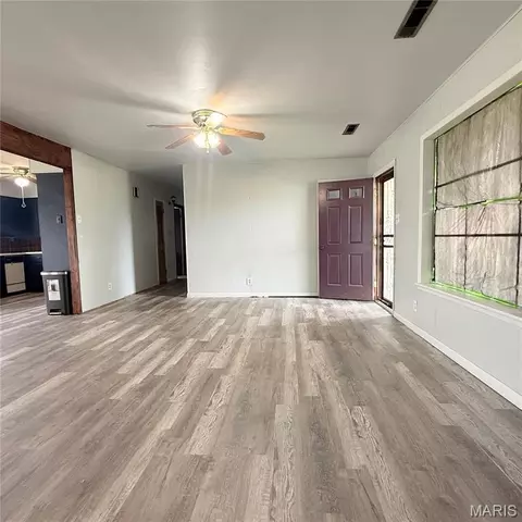 Living - 701 Michael St, Kennett, MO 63857 photo 2 of 4