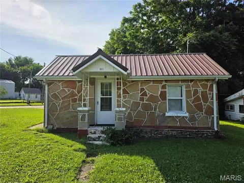 411 South St, Lebanon, MO 65536