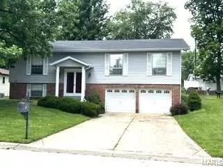 68 Julie Ln, Saint Peters, MO 63376