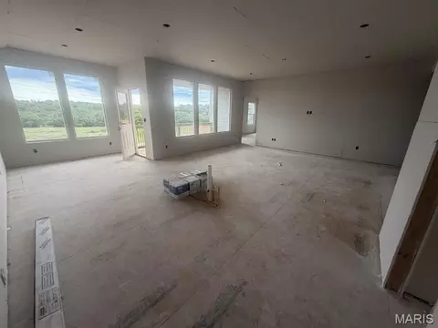Living - 910 Shorthorn, Marshfield, MO 65706 photo 1 of 3