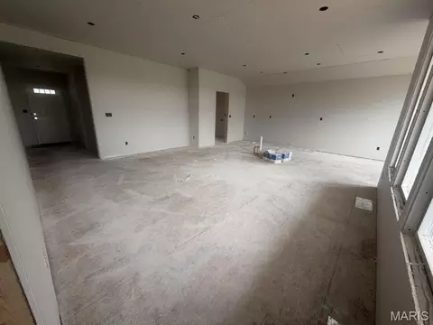 Living - 910 Shorthorn, Marshfield, MO 65706 photo 2 of 3