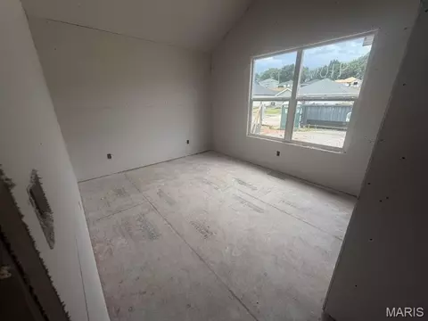 Bedroom - 910 Shorthorn, Marshfield, MO 65706 photo 2 of 2