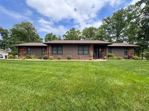 116 Lakewood Dr, Columbia, IL 62236