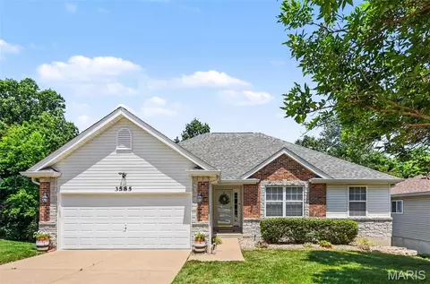 3585 Lakeview Heights Dr, Saint Louis, MO 63129