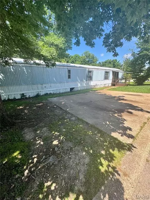790 Fieldcrest Dr, Fenton, MO 63026