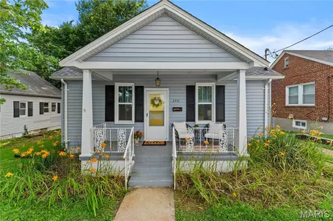 2551 Gerhard Ave, Maplewood, MO 63143