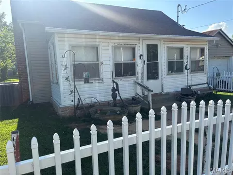 505 S Vandervoot St, Desloge, MO 63601