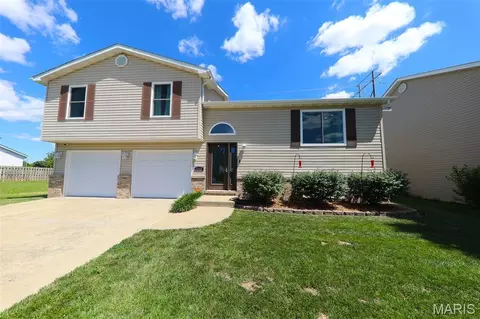 2229 Hunters Point Dr, Granite City, IL 62040