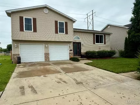 2229 Hunters Point Dr, Granite City, IL 62040