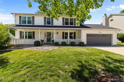 996 San Sebastian Dr, Fenton, MO 63026