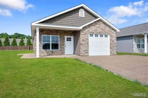 111 Meadow View Ct, Elsberry, MO 63343