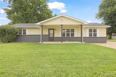 733 W Airwood Dr, East Alton, IL 62024