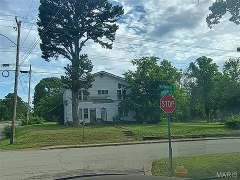 1302 W Franklin St, Salem, MO 65560