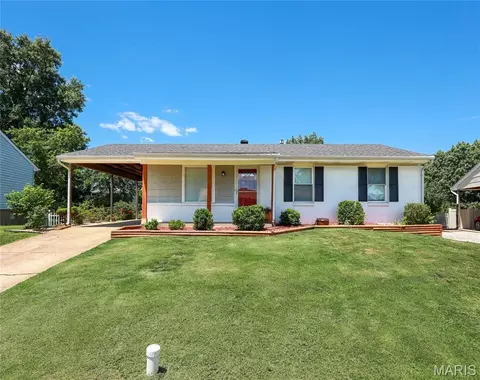2305 Chelsea Ct, High Ridge, MO 63049