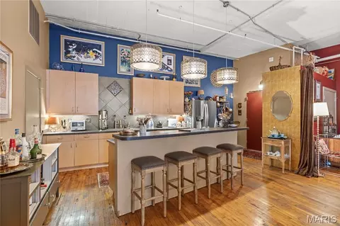 1010 Saint Charles St #701, Saint Louis, MO 63101