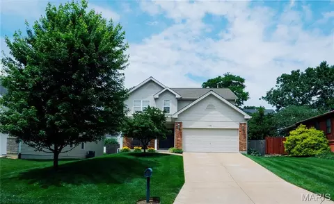 1131 Harwood Rd, Des Peres, MO 63131