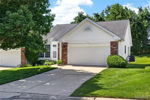 1317 Pine Bluff Dr, Saint Charles, MO 63304