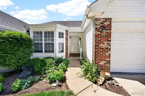 1317 Pine Bluff Dr, Saint Charles, MO 63304