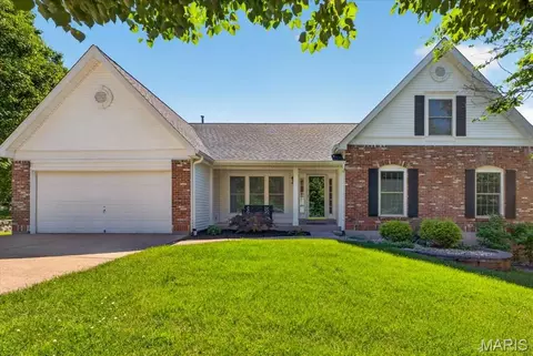 2961 Championship Blvd, Oakville, MO 63129